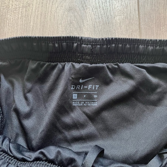 Women Nike Dri fit shorts - Picture 5 of 7